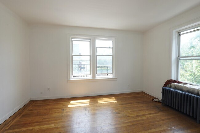 Building Photo - 573 Ave E