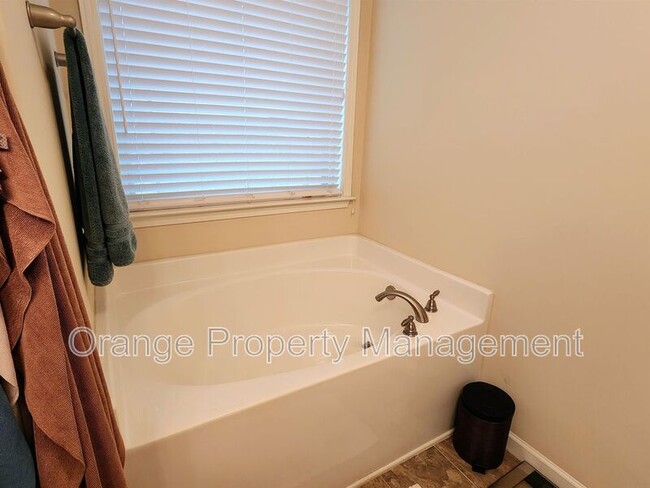 Building Photo - 612 Sandstone Dr