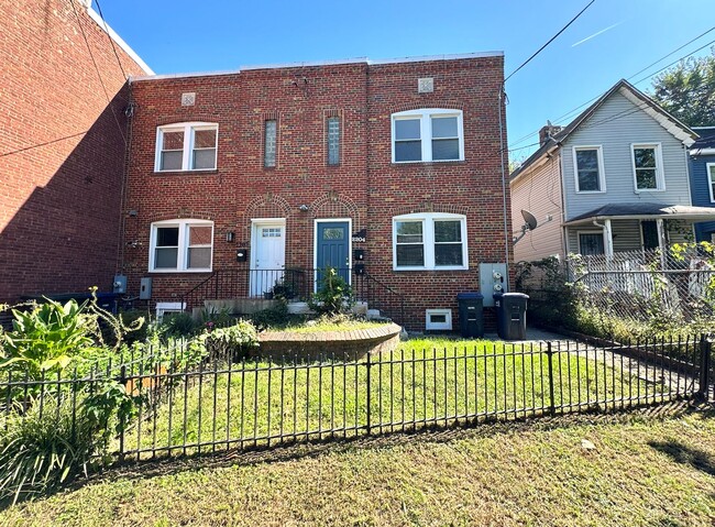 Charming 2 BR/1 BA Apartment in Anacostia! - Charming 2 BR/1 BA Apartment in Anacostia!