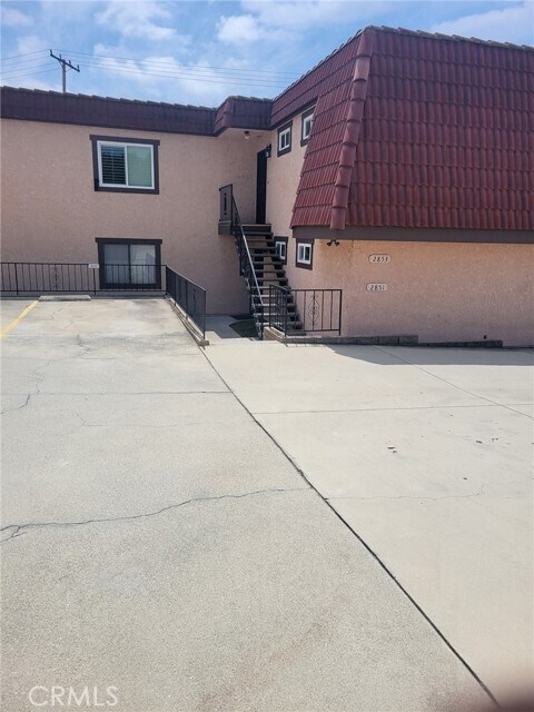Primary Photo - 2851 N Palm St