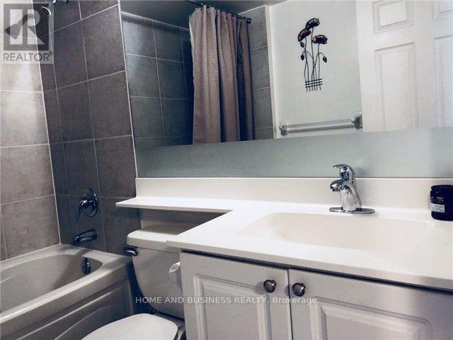 Building Photo - 310 Burnhamthorpe Rd W