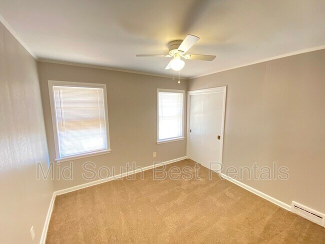 Building Photo - 3511 Hallbrook St