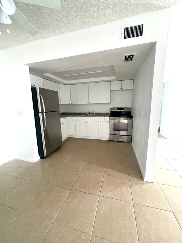 Primary Photo - LARGE NEWLY RENOVATED 3 BEDROOM APARTMENTS