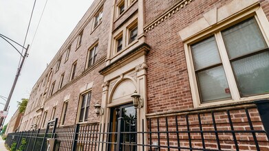 Building Photo - 1151 E 61st St