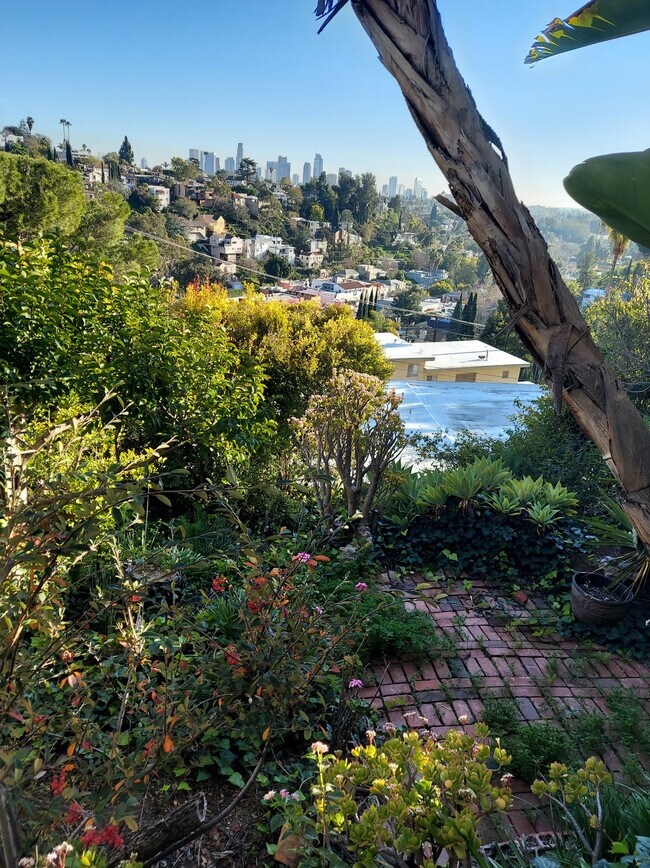 Foto del edificio - 1762 Rotary Dr