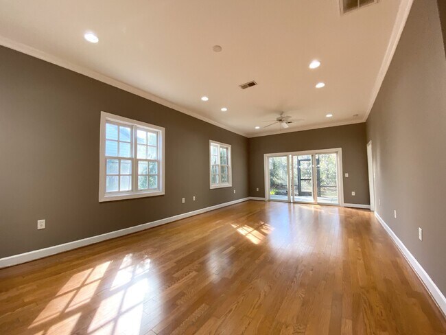 Foto del edificio - Four Bedroom Townhouse w/ Garage in Seagrass Station!