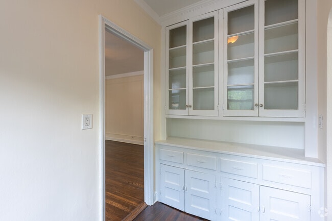 1BR, 1BA - 800SF - Breakfast Nook - 224 Purchase Street