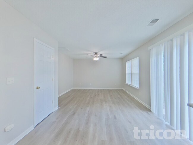 Foto del edificio - 221 Meyer Ln