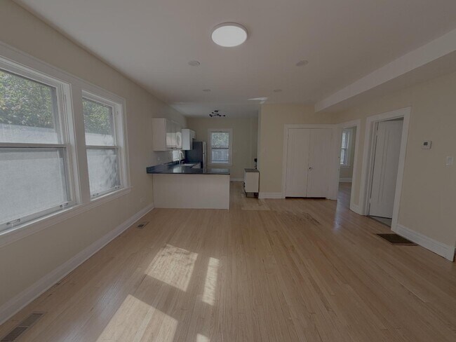 Building Photo - 32 S Monterey Ave