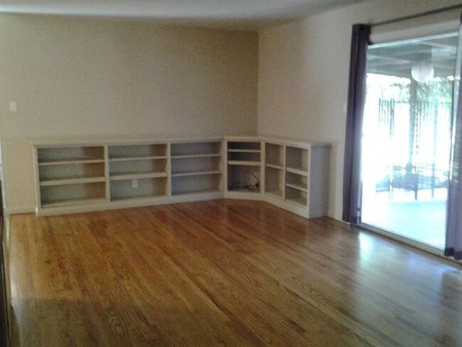 Foto del edificio - 654 Brentwood Dr