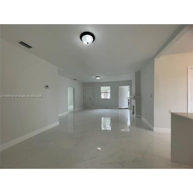 Foto del edificio - 7631 NW 4th Ave