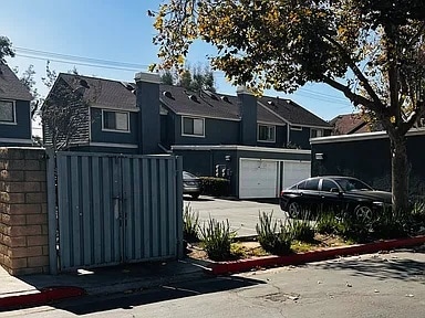 Building Photo - 8739 Pine Crest Pl