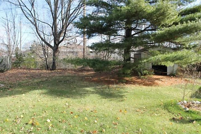 Building Photo - CHARMING BRICK RANCH JUST MINUTES FROM DOW...