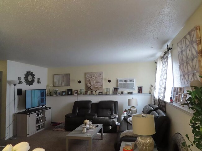 Foto del edificio - 714 Great Plains Ct