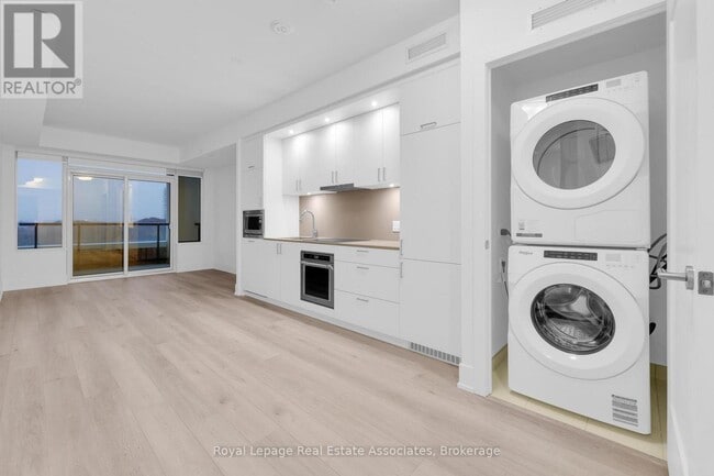 Building Photo - 259 The Kingsway