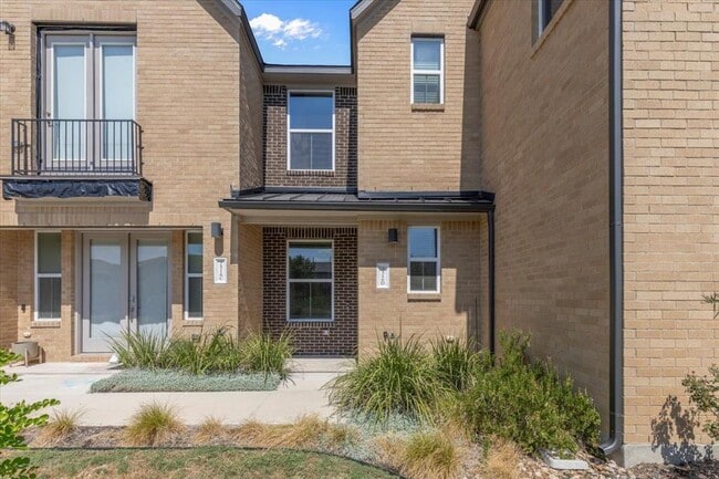 Building Photo - 2516 Simond Ave