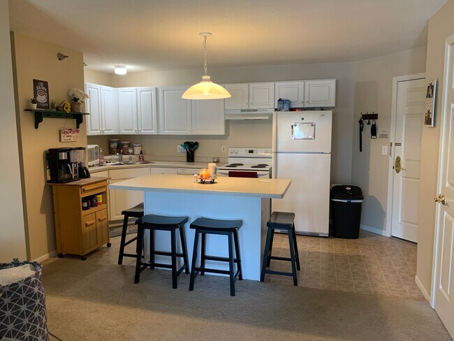 Foto del edificio - 883 37th Ave NW