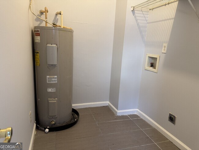 Foto del edificio - 61 Weyman Ave SW