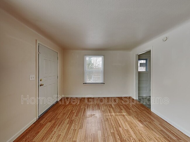Building Photo - 5311 N Elm St