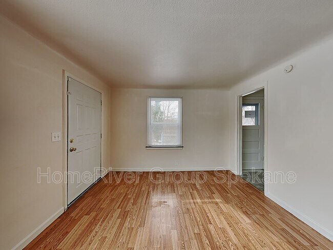 Foto del edificio - 5311 N Elm St