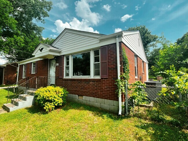 Building Photo - 6025 Robertson Ave