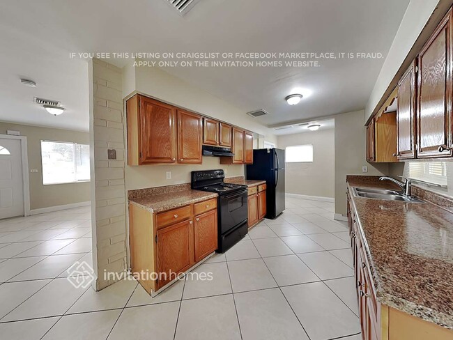 Foto del edificio - 7041 SW 27th St