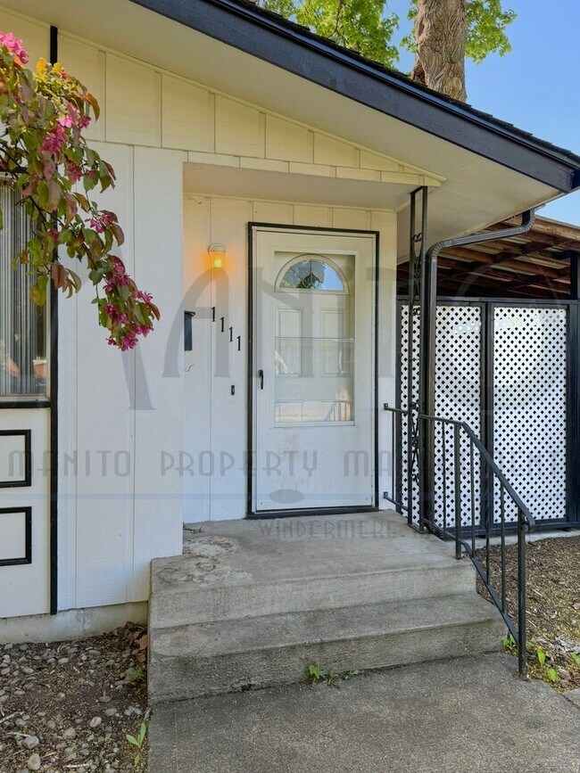 Building Photo - Grace Avenue Duplex