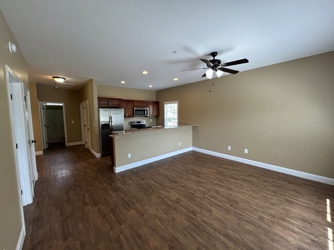 Foto del edificio - 3 BD 2 BA APT FOR RENT