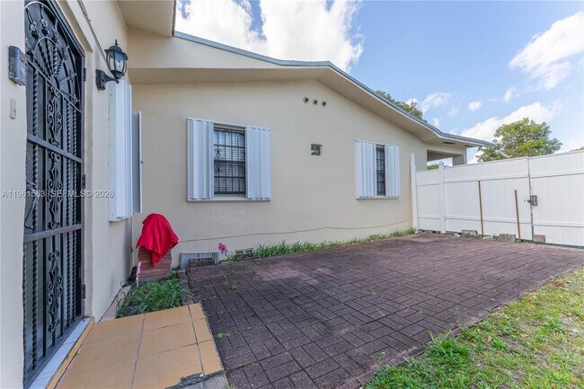 Foto del edificio - 4350 SW 5th St