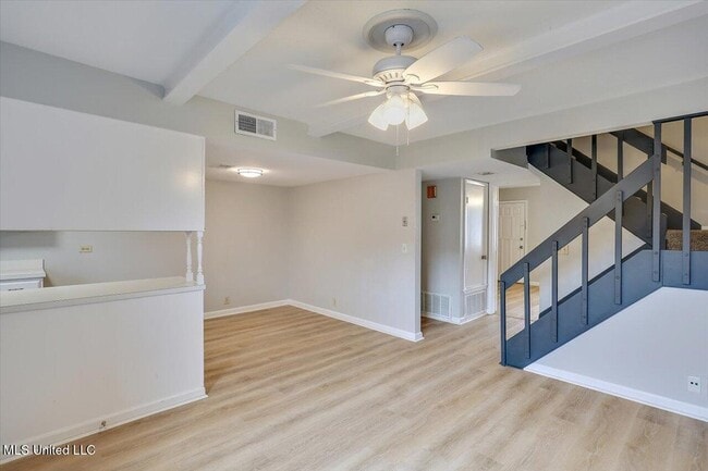 Building Photo - 167 Lakebend Cir