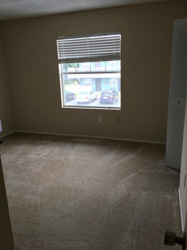 Habitación - 5510 Century 21 Blvd