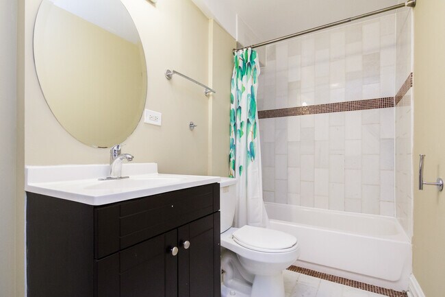 Foto del edificio - 1706 W Farwell Ave