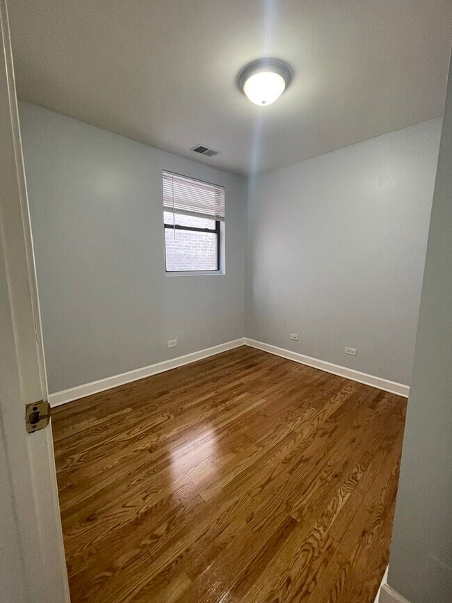 Foto del edificio - 7316 N Winchester Ave