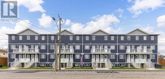 Building Photo - 35 Southworth St N