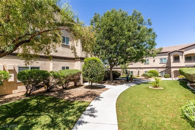 Building Photo - 2291 W Horizon Ridge Pkwy