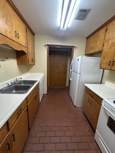 Building Photo - 111 Country Club Dr