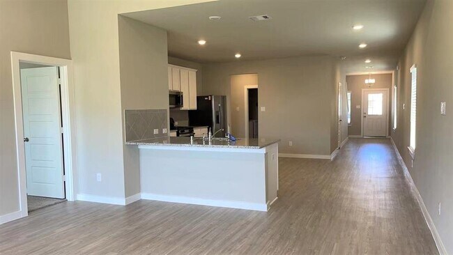 Foto del edificio - 21451 Holly Heights Rd