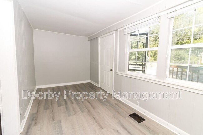 Building Photo - 2700 N Orchard Knob Ave