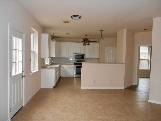 Building Photo - 6203 Faulkner Ridge Dr