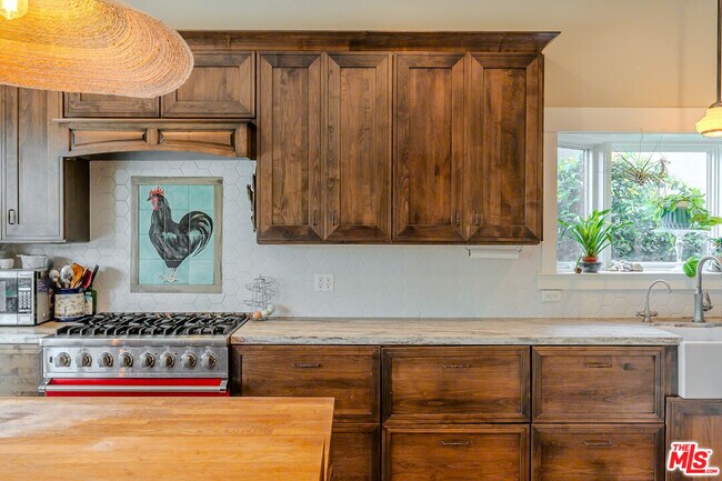 Foto del edificio - 5903 Tellefson Rd