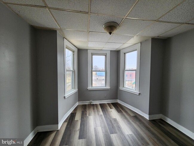 Building Photo - Spacious 2-Bedroom Baltimore Home with Fenced Patio