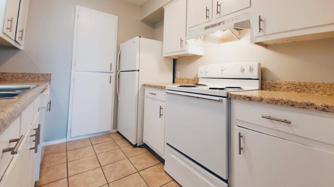 Foto del edificio - 3862 Englewood Cir