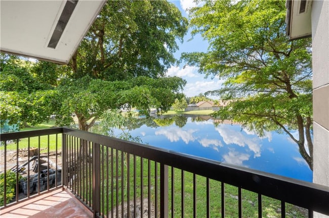 Foto del edificio - 9995 Nob Hill Ln