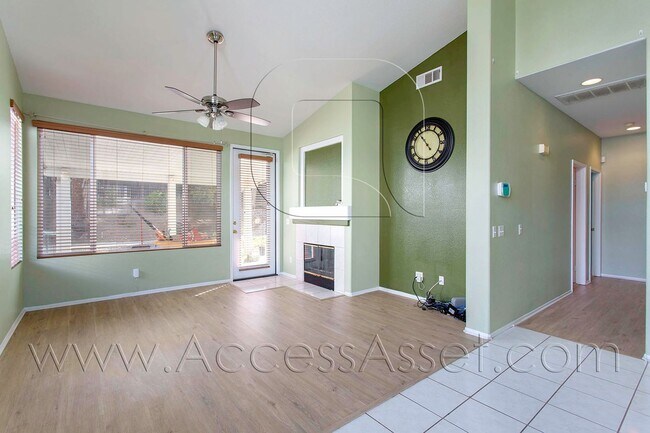 Foto del edificio - Single Story 3 Bedroom, 2 Bath Gem Home In Corona!