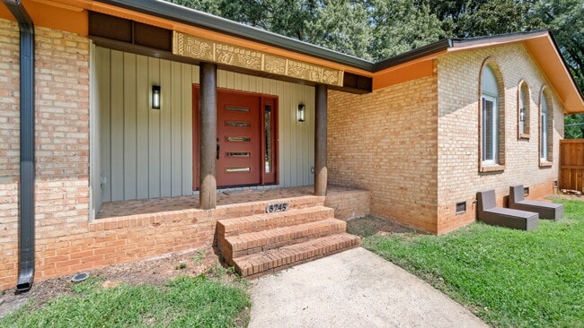 Foto del edificio - 5745 Riviere Dr