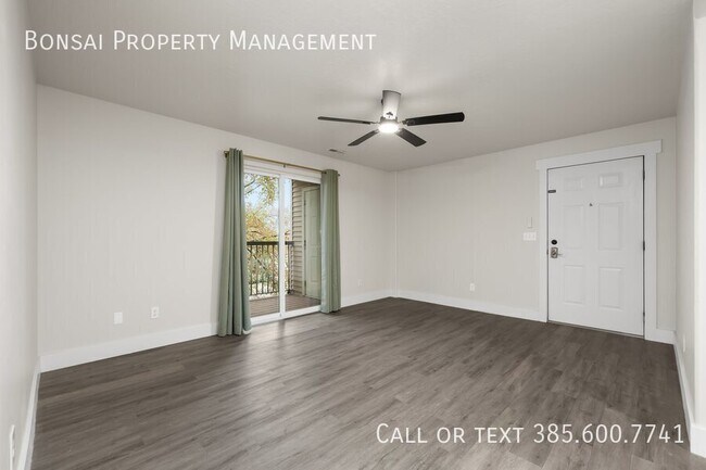 Foto del edificio - 8096 N Ridge Loop E