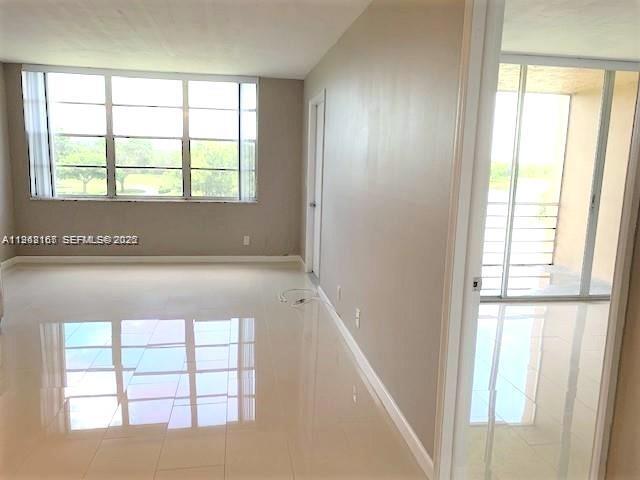 Foto del edificio - 9470 Live Oak Pl