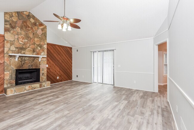 Foto del edificio - Beautiful Irmo Home with LVP Flooring