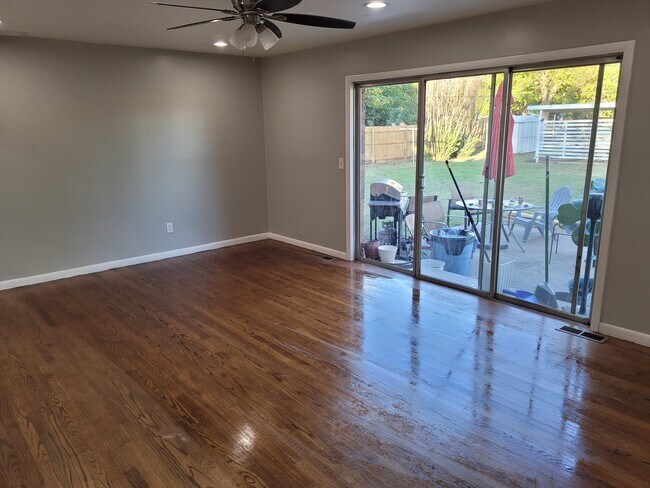 Building Photo - 504 N Boulevard