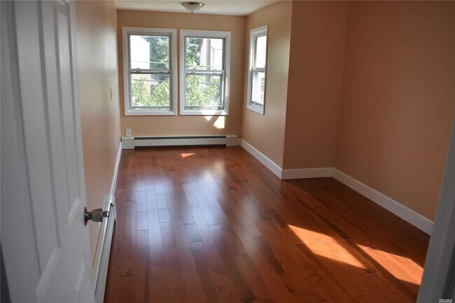 Building Photo - 173-02 109th Ave